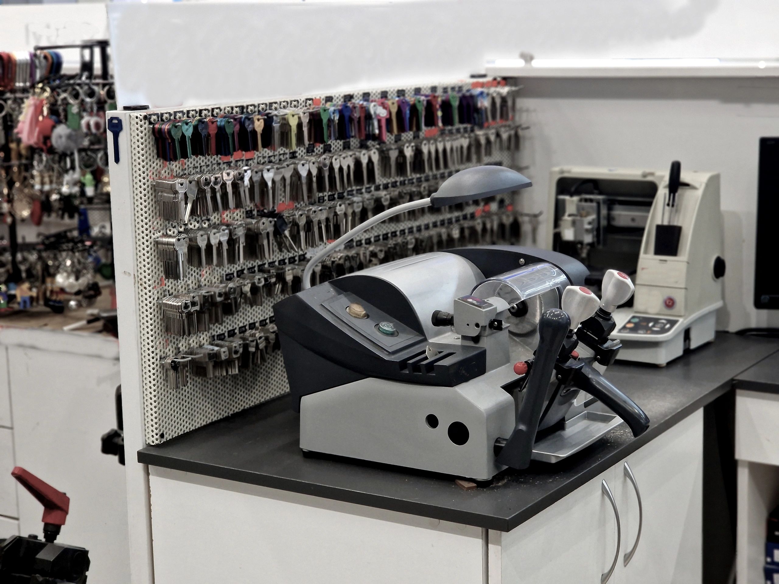 Professional automotive key cutting machine cutting a vehicle key